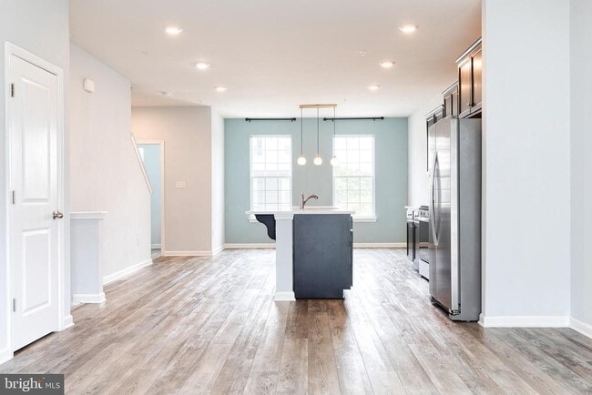 Building Photo - 2261 Kelston Pl