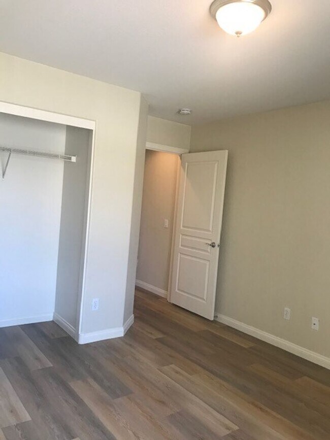 Building Photo - GATED COMMUNITY- FULLY REMODELED!