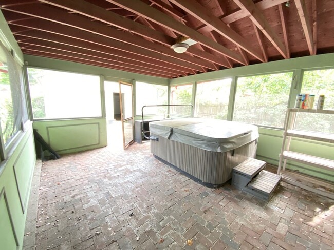 Building Photo - Short North - Victorian Village Single Family Brick House