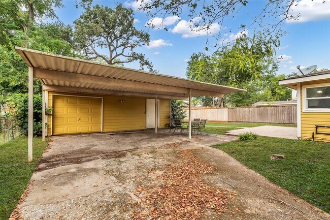 Building Photo - 4303 Piney Woods Dr