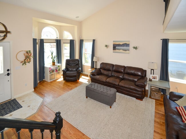 Building Photo - 7012 Hillock Dr