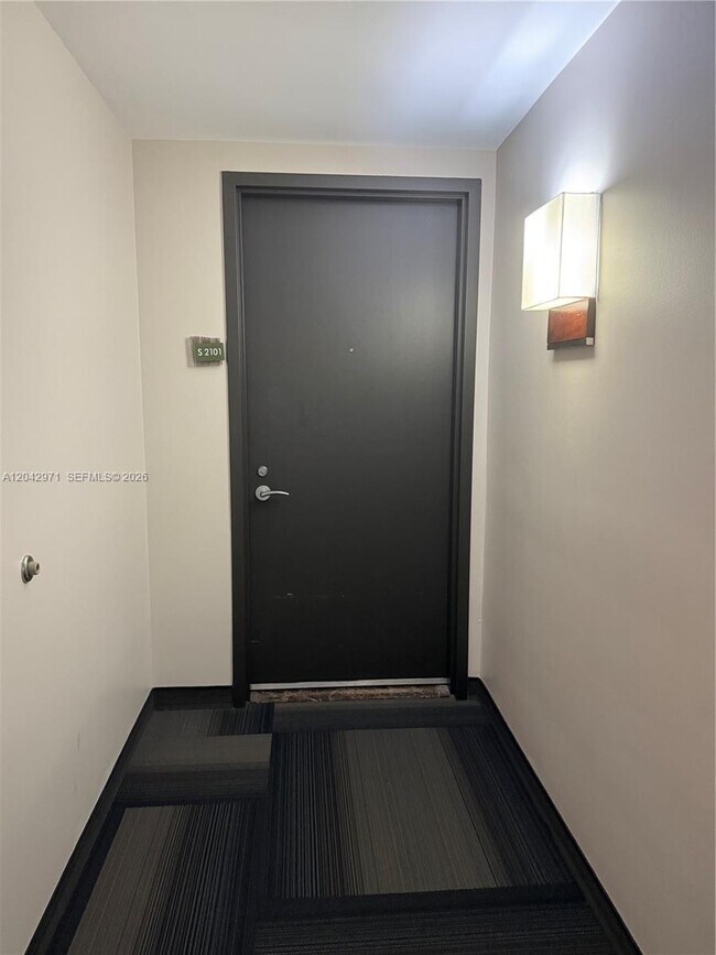 Building Photo - 2681 N Flamingo Rd