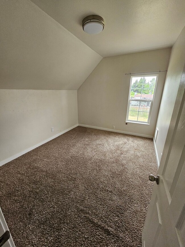 Building Photo - Serene 4 bedroom farmhouse in a quiet country neighborhood completely renovated