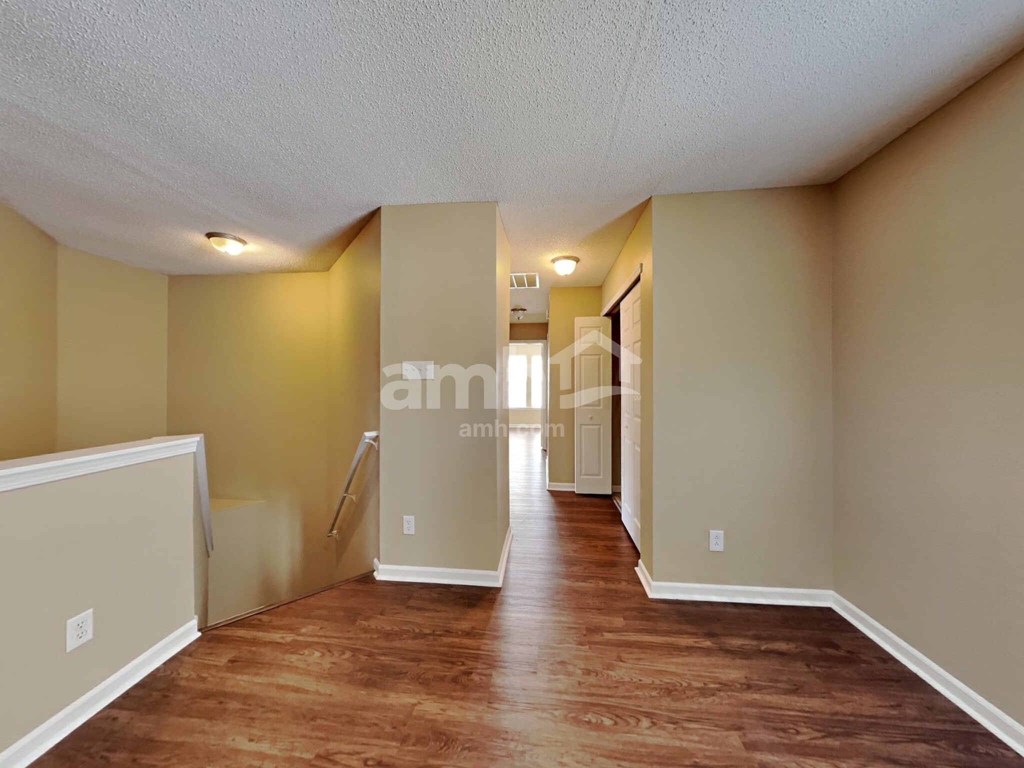 Building Photo - 10628 Glenayr Dr