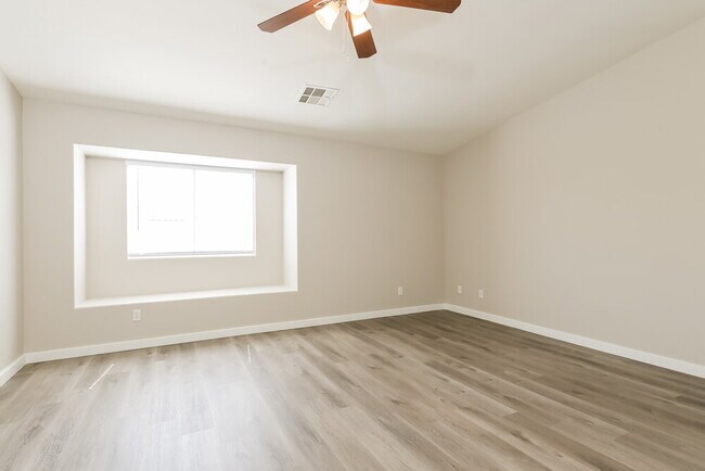 Building Photo - 5454 Dungaree St
