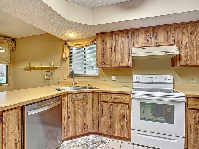Building Photo - 3 Br. 2 Ba. condo with garage