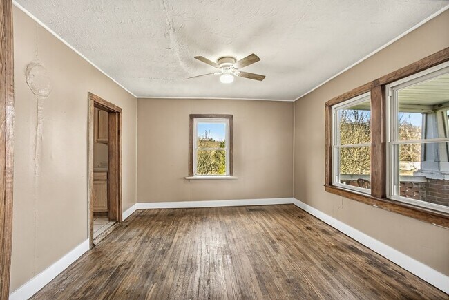 Building Photo - 11494 New Garden Rd