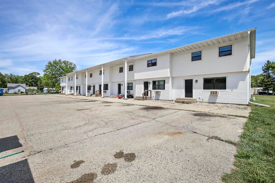 Building Photo - 424 E Union St, Lone Rock, WI 53556