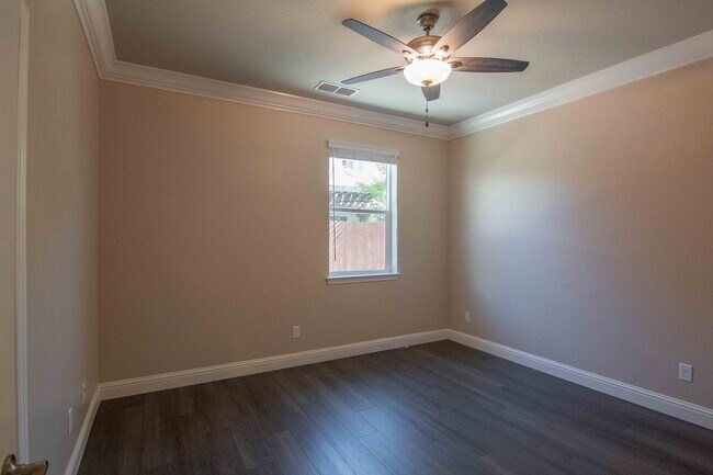 Building Photo - MOVE IN SPECIAL!!! $300 OFF FIRST MONTH'S ...