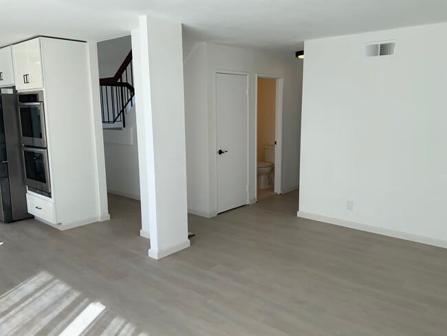 Building Photo - Stunning Remodeled 4 bedroom Hercules Home