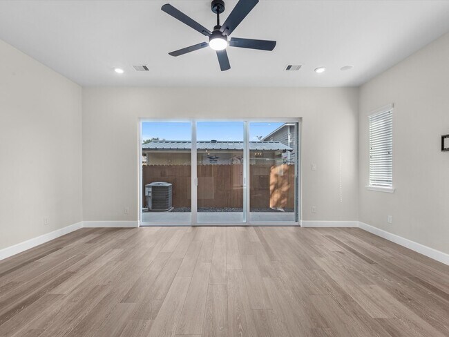Building Photo - 603 N Milby St