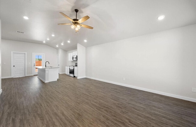 Building Photo - 2128 Langford Ave