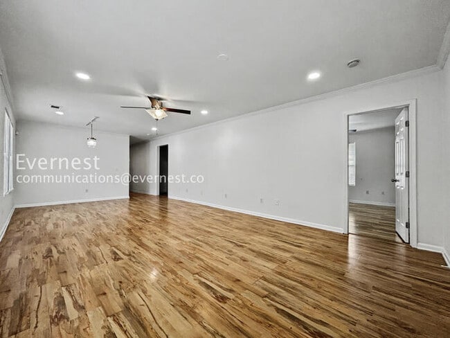 Building Photo - 1065 Fair St SW