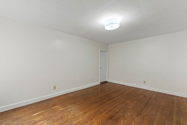 Building Photo - 38-40 Cedar Street Unit 335