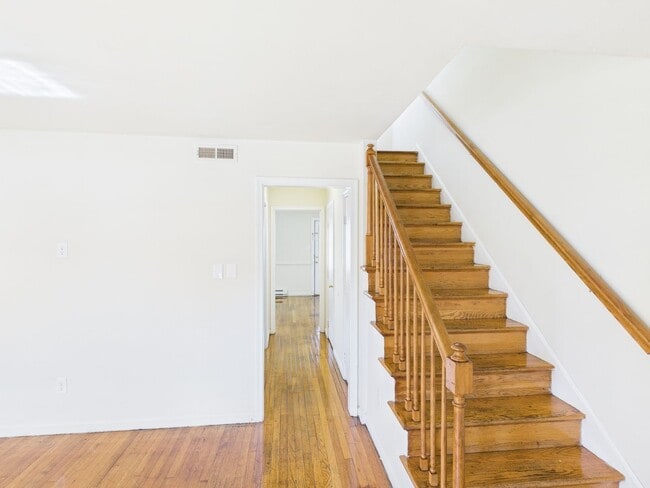 Building Photo - 5500 Stella Rd