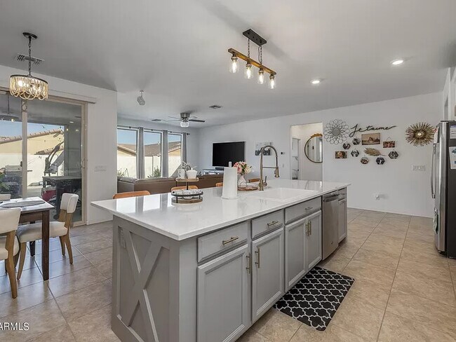 Building Photo - 10218 E Wavelength Ave