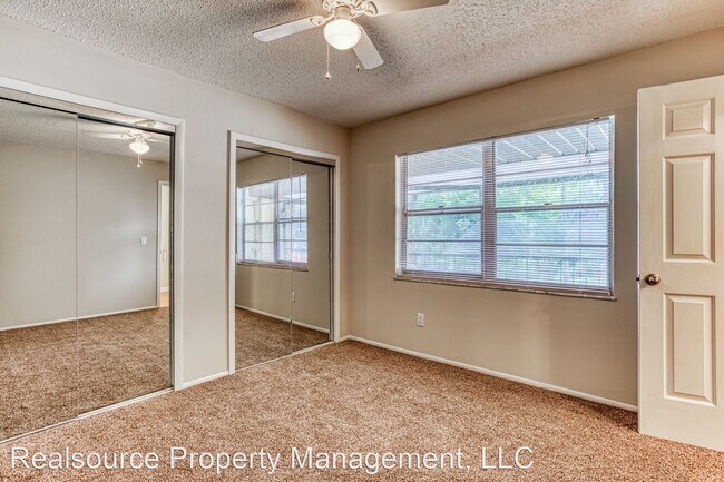 Building Photo - 40 Windtree Ln