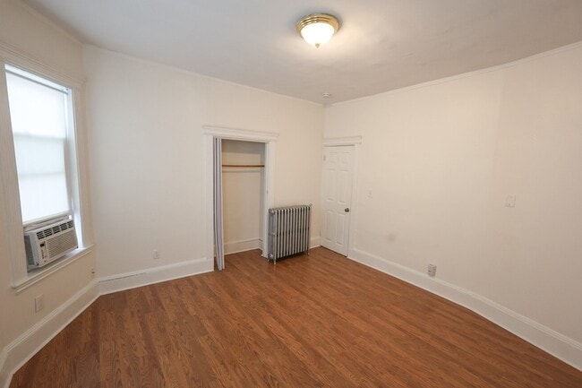 Building Photo - 421 Seaver St