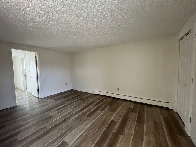 Building Photo - 10th Street Square Apartments