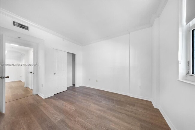 Building Photo - 9172 Collins Ave