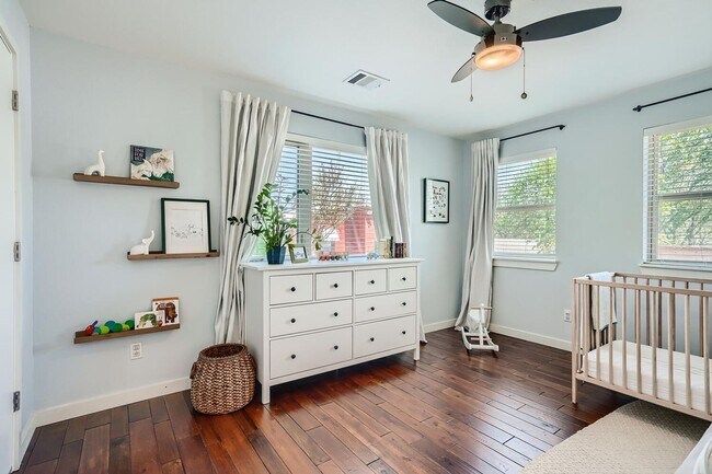 Building Photo - Home for Lease In East Downtown Austin Holly District