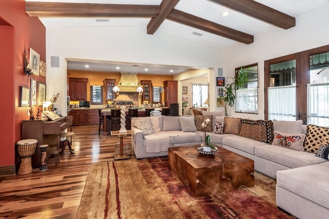 Building Photo - Luxurious Tuscan Villa - 3/3.5 Includes Private Casita in Goleta Bluffs!