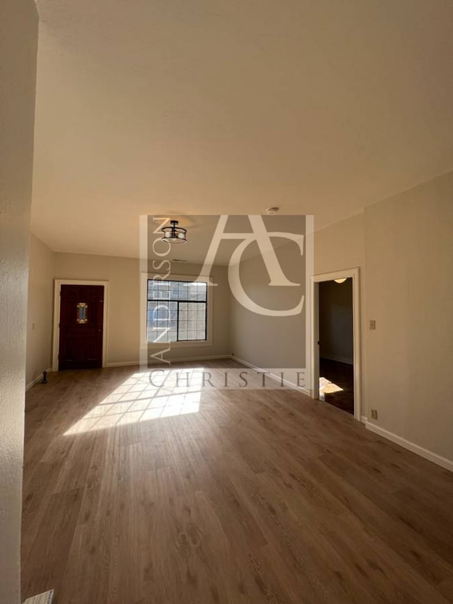 Building Photo - 12 8th St