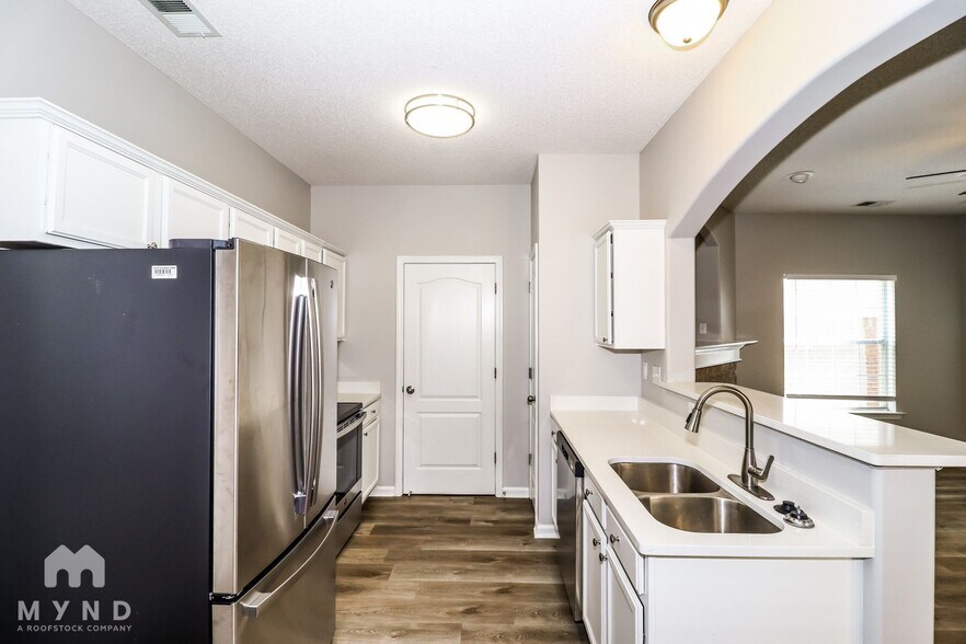 Building Photo - 10182 Sterling Ridge Dr