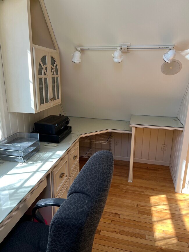 Study upstairs - 27 S Riverview Hts