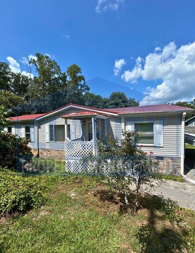 Primary Photo - Three bedroom home w/ screened in porch!