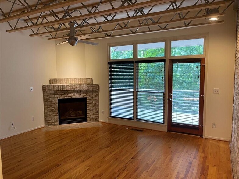 Building Photo - 1325 Peachtree View NE