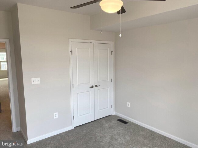 Building Photo - 7911 Independence Dr