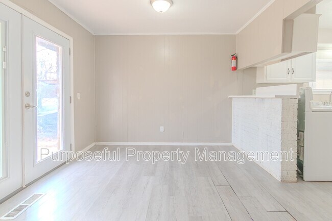 Building Photo - 6814 Lancer Ln