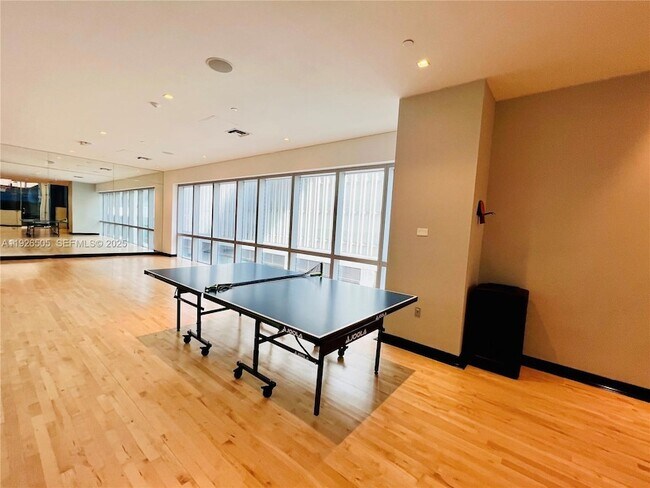 Building Photo - 851 NE 1st Ave