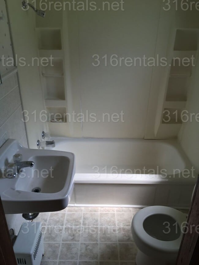 Building Photo - $575 - 1 bed 1 bath - Single Family Home