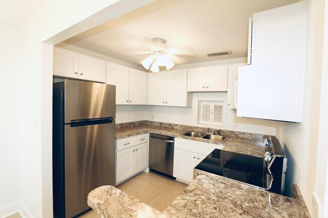 Building Photo - 229 S McMullen Booth Rd