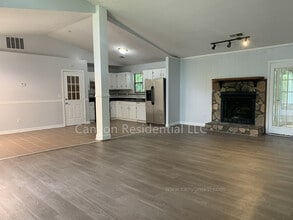 Building Photo - 5825 Vernier Dr SW