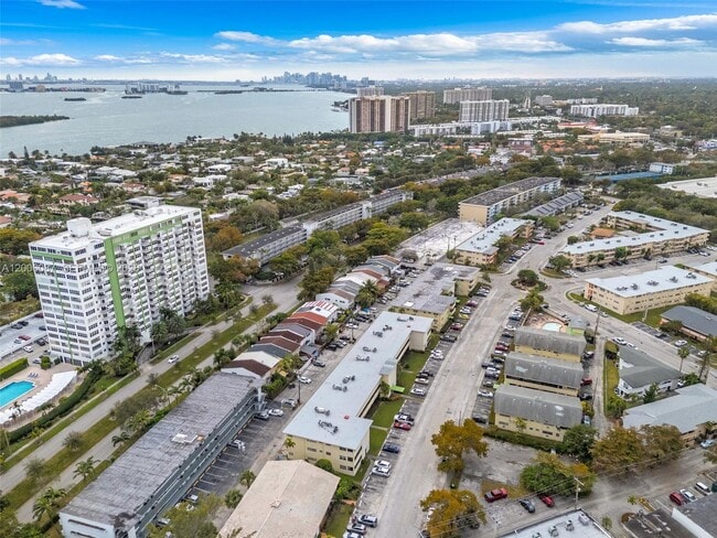 Building Photo - 11960 NE 19th Dr