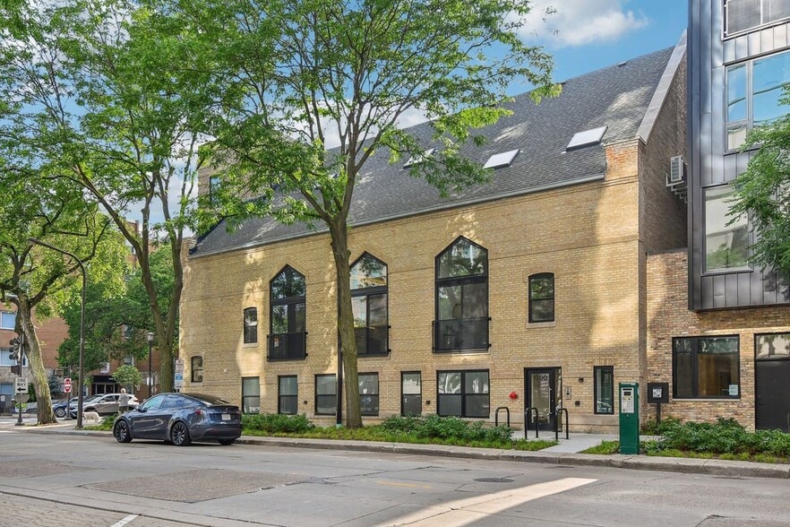 Building Photo - 1700 Oak Ave