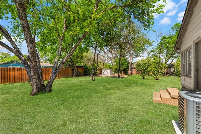 Building Photo - 301 Isbell Rd