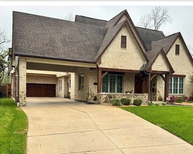 Building Photo - 5820 Palo Pinto Ave