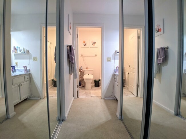 Building Photo - 2250 Monroe St