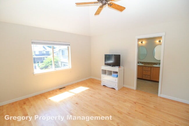 Building Photo - 15720 NE 95th Way