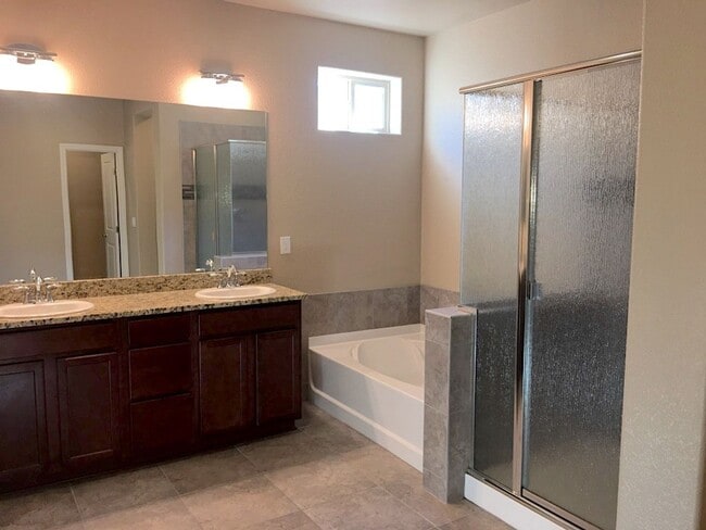 Building Photo - Sparks 3 Bedroom, 3 Bath Single Story - Ne...
