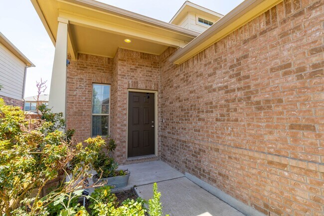 Building Photo - Gorgeous 3 bed / 2.5 bath just North of The Domain!