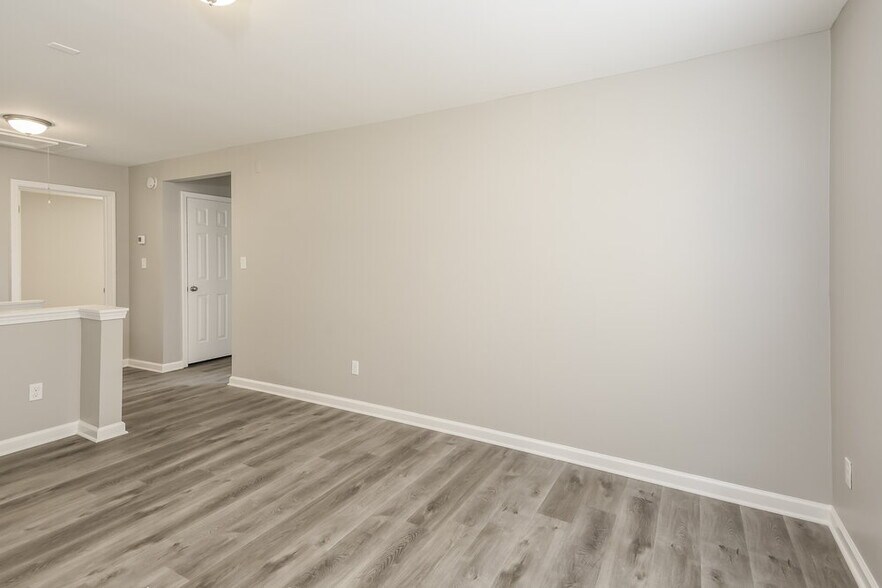 Building Photo - 3352 Briaroak Dr
