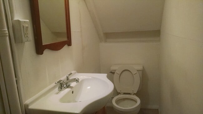 Building Photo - Fully Renovated Farmhouse in Moseley