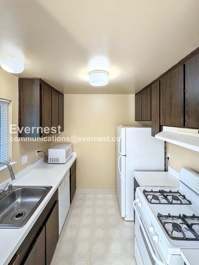 Building Photo - 1844 Tesoro Ct