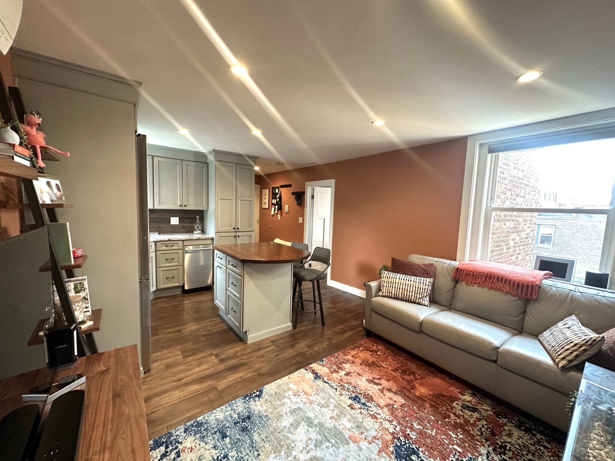 Building Photo - 10 Henchman St