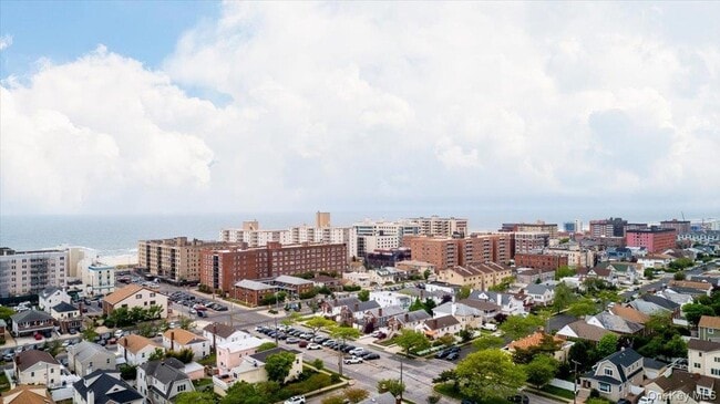 Building Photo - 525 E Beech St